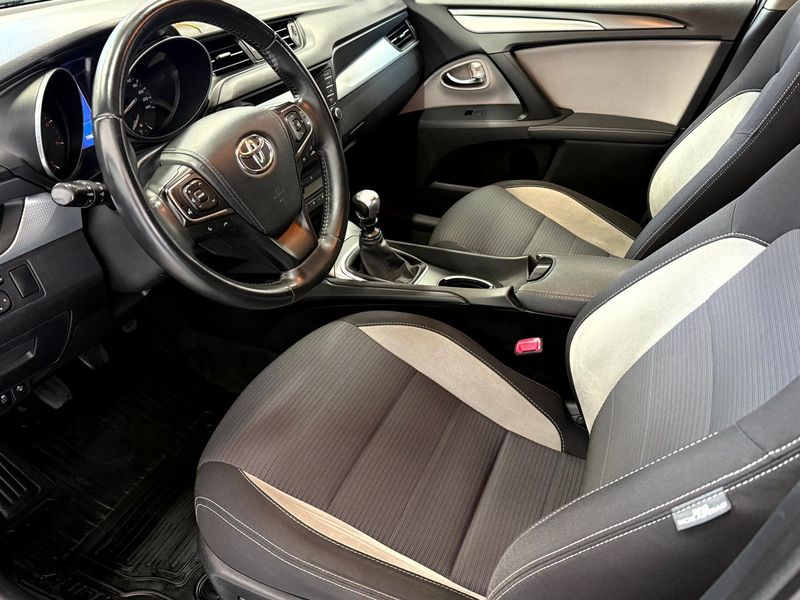Toyota Avensis bild 10