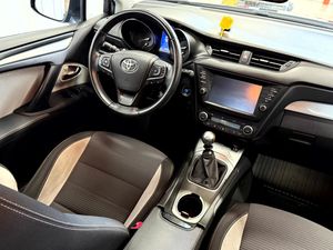 Toyota Avensis bild 9