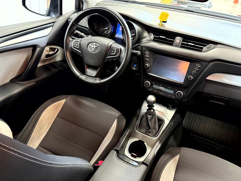 Toyota Avensis bild 9