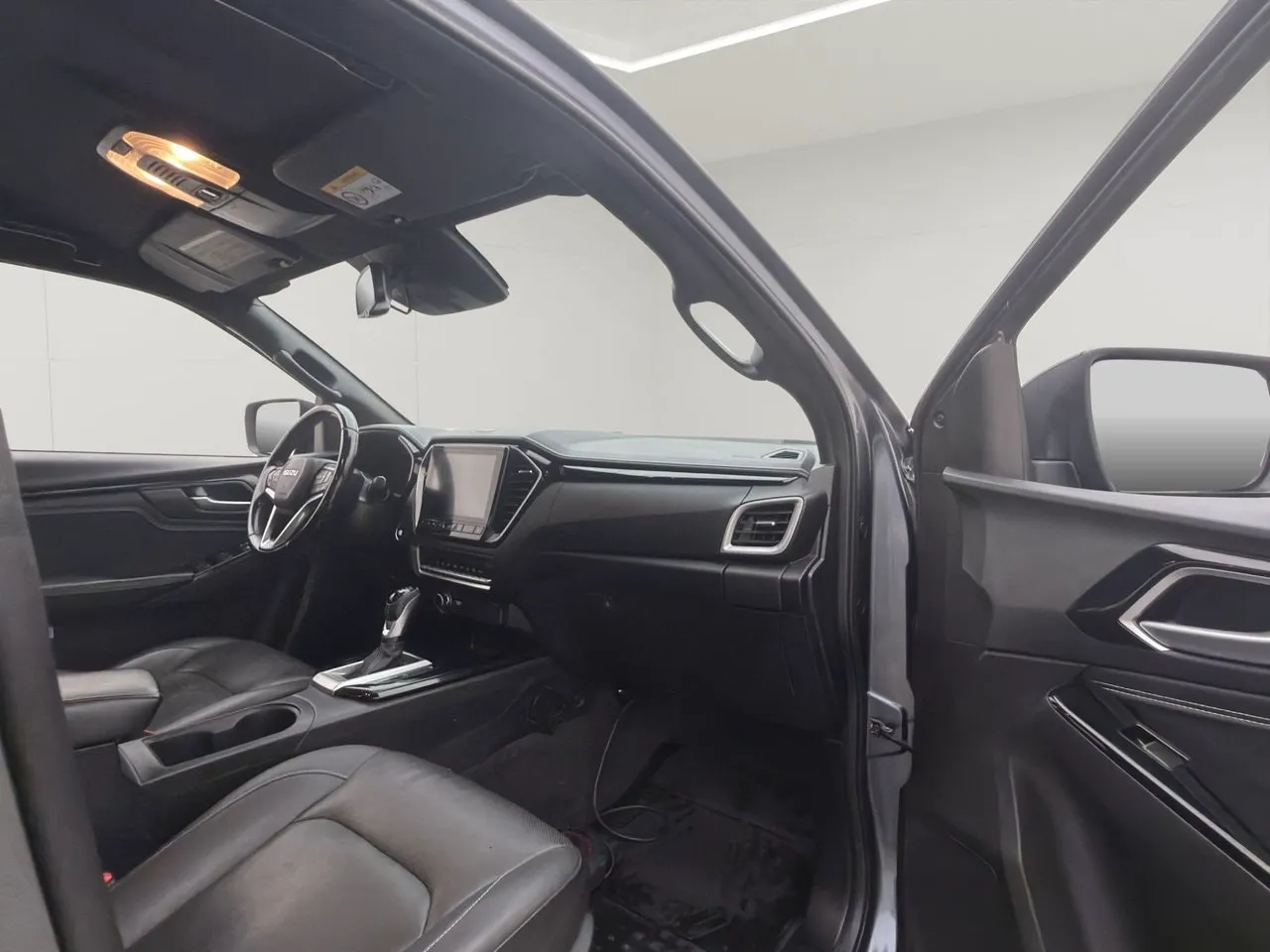 Vehicle image 30
