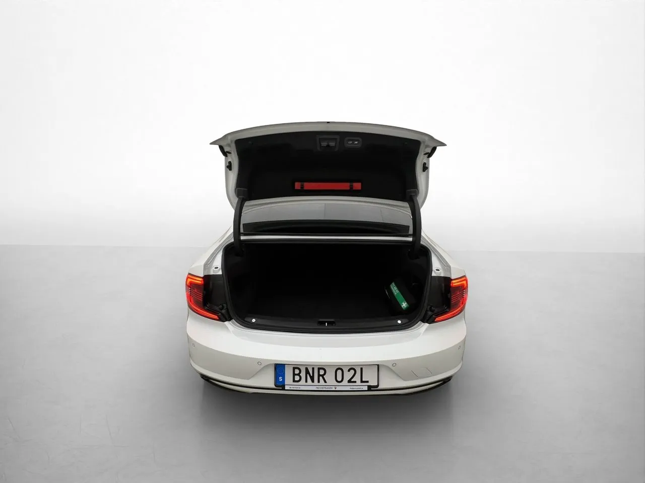 Vehicle image 32