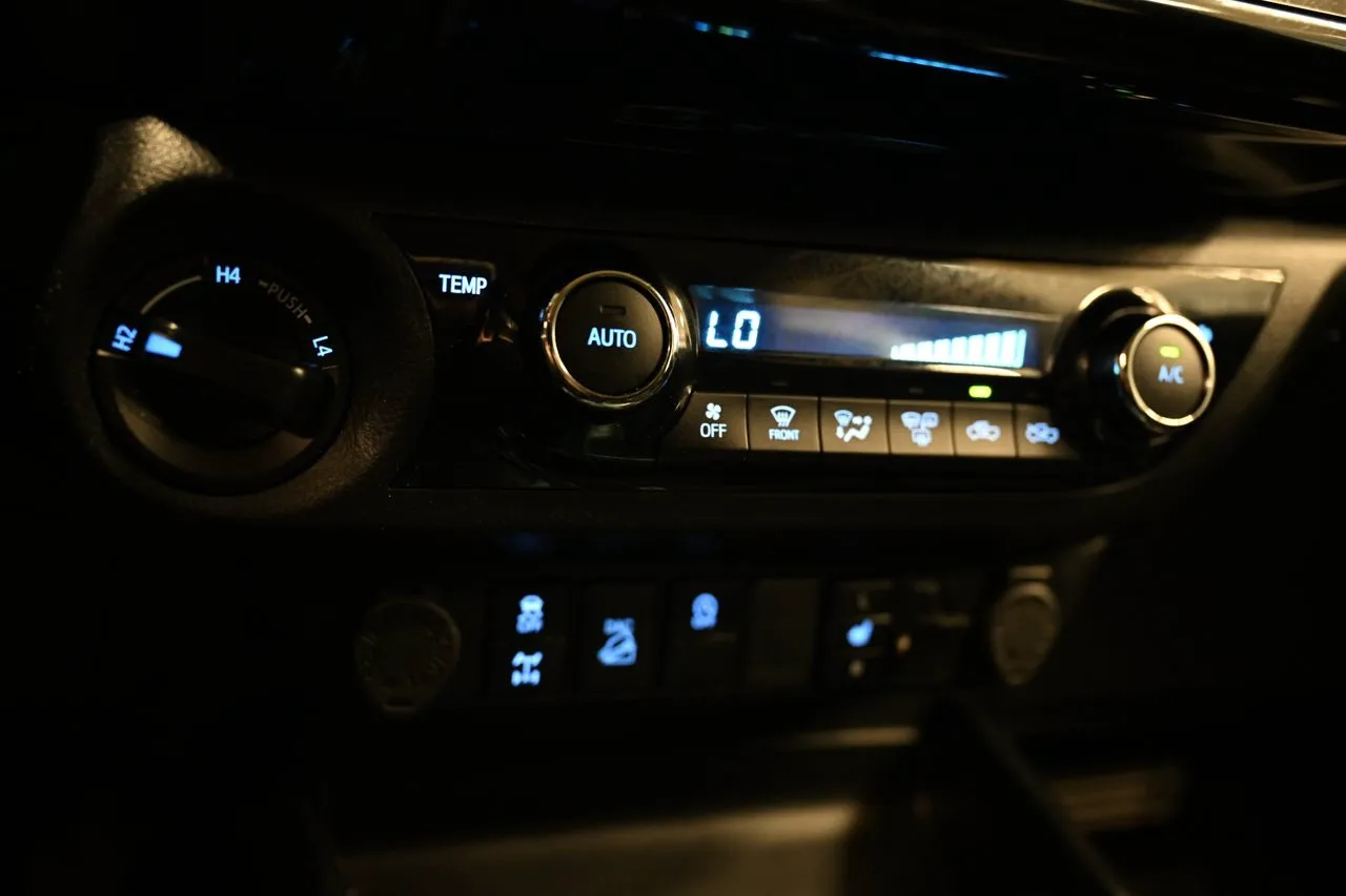 Vehicle image 21