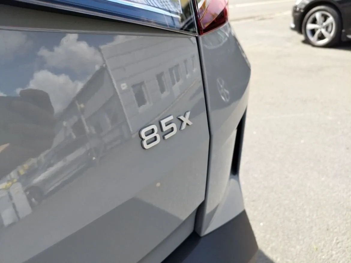 Vehicle image 18