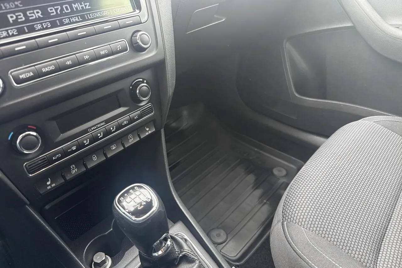 Vehicle image 18
