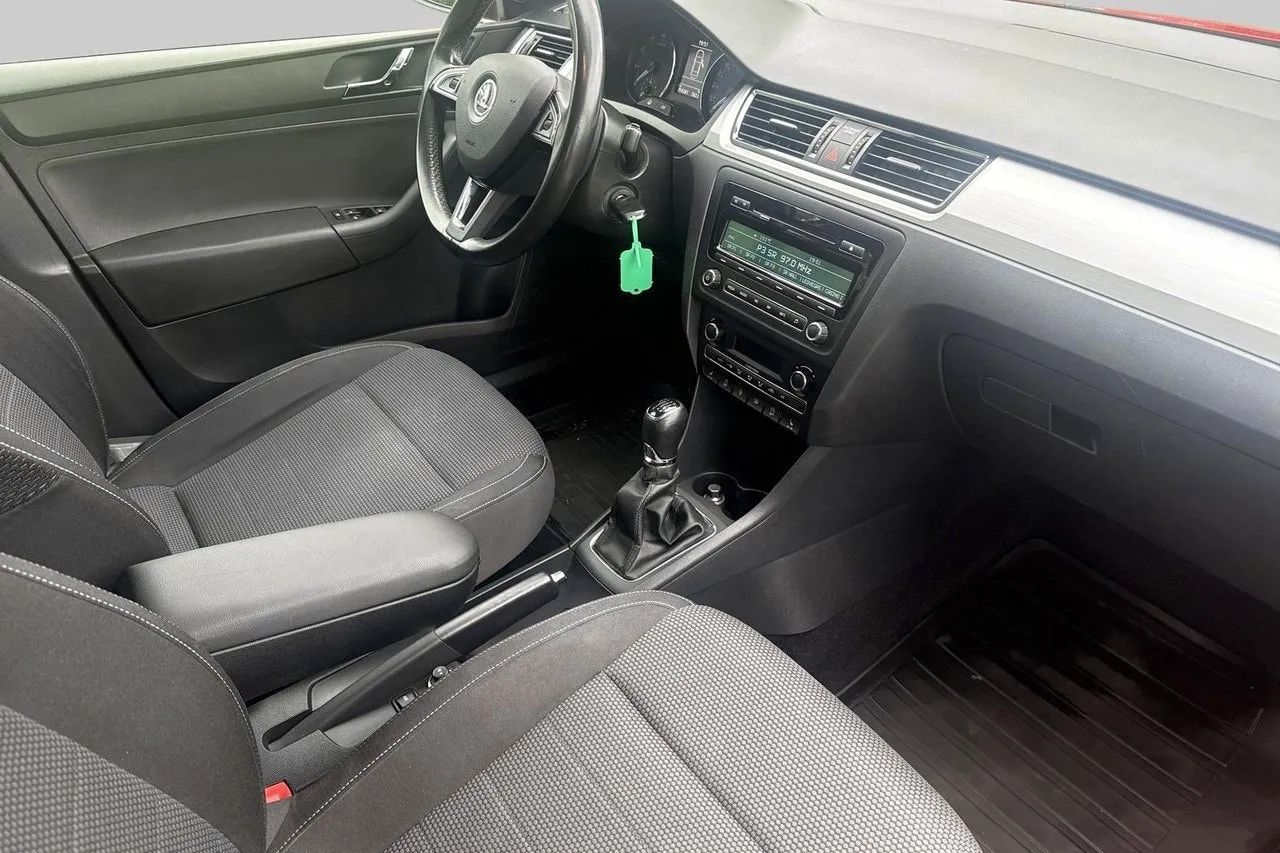 Vehicle image 15