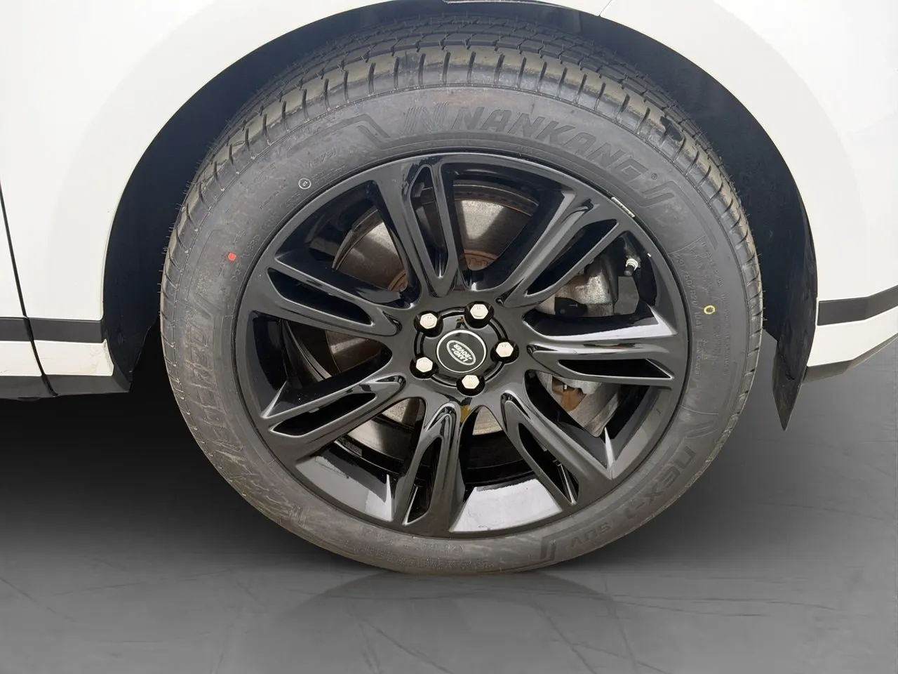 Vehicle image 25
