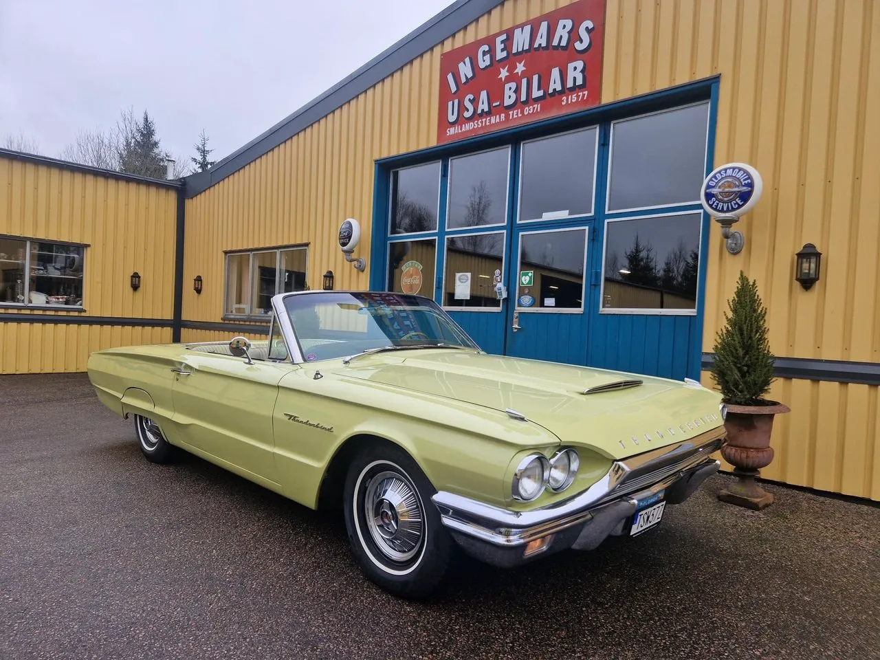 Vehicle image 8