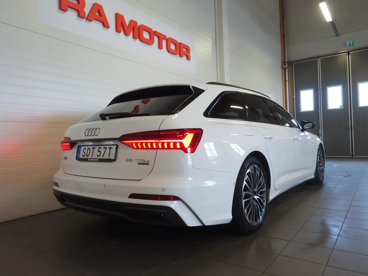 Vehicle image 5