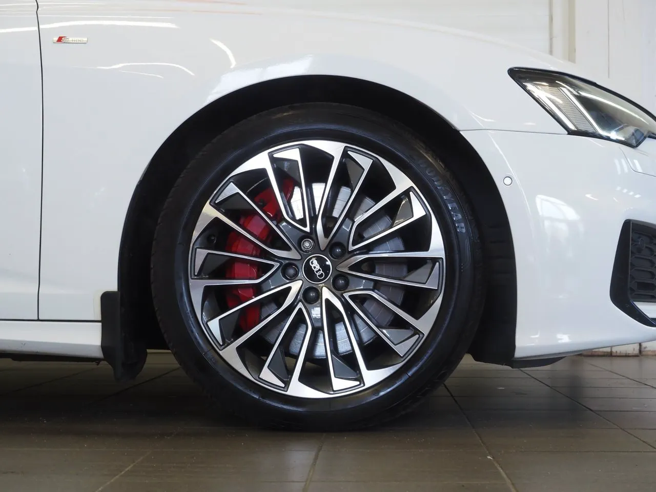 Vehicle image 7