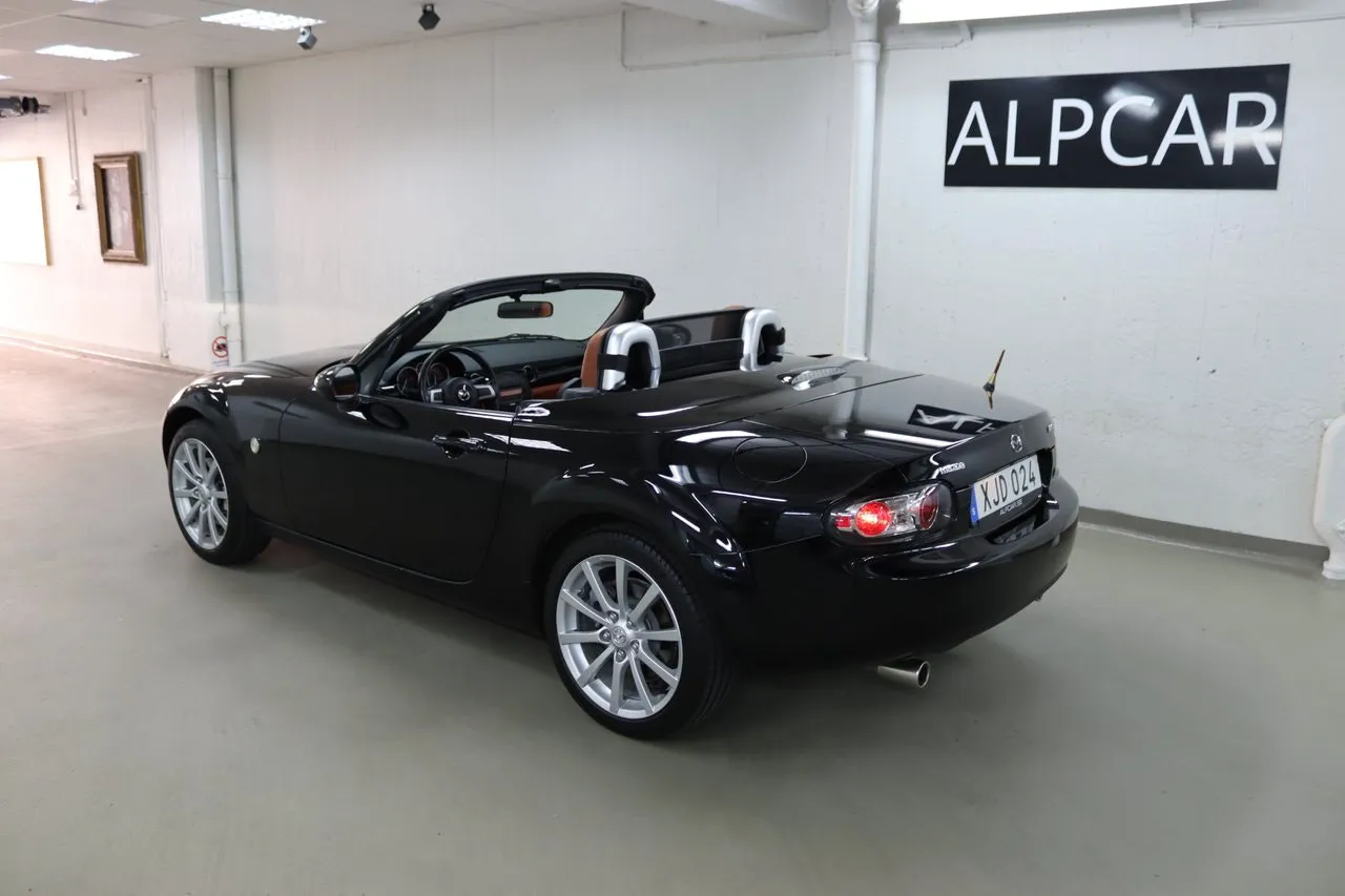 Vehicle image 16