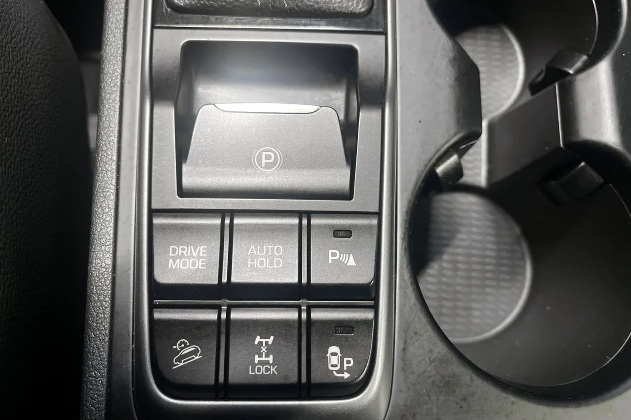 Vehicle image 27