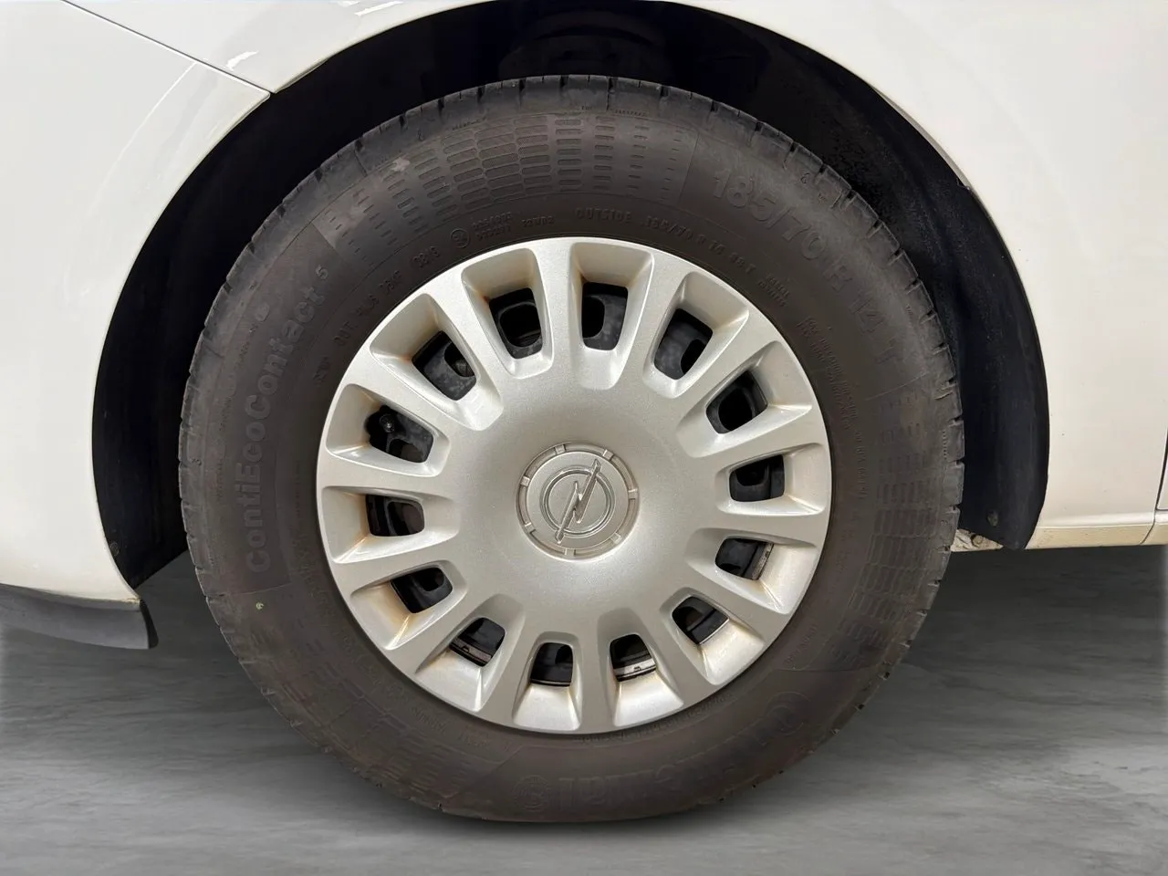 Vehicle image 23
