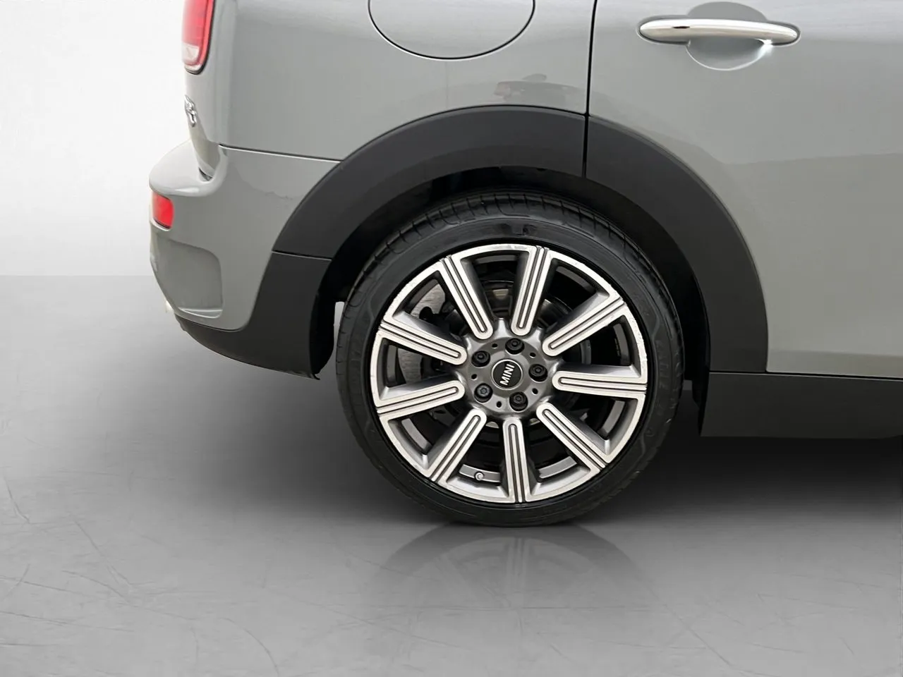 Vehicle image 30