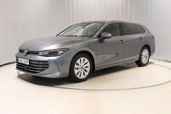 Volkswagen Passat 1.5 TSI eHybrid 204hk Aut Drag Nav Värmare - 2025
