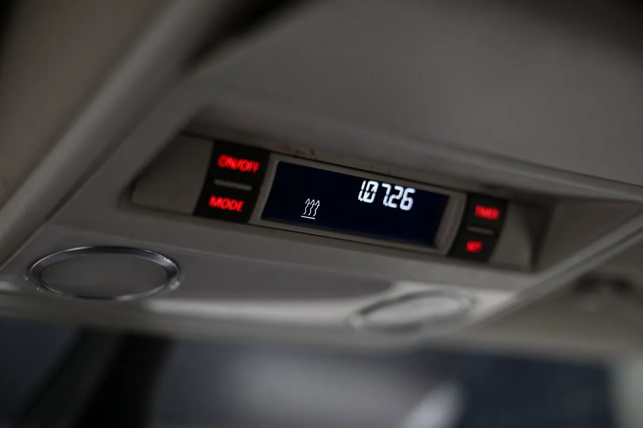 Vehicle image 18
