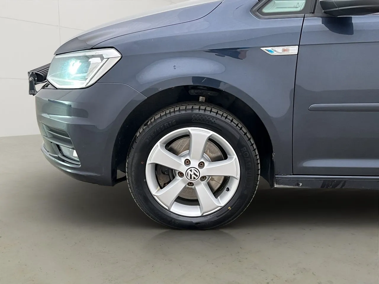 Vehicle image 25
