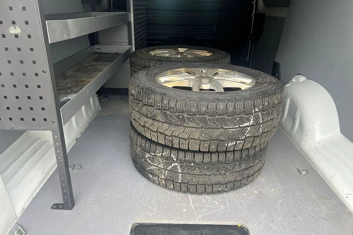 Vehicle image 21