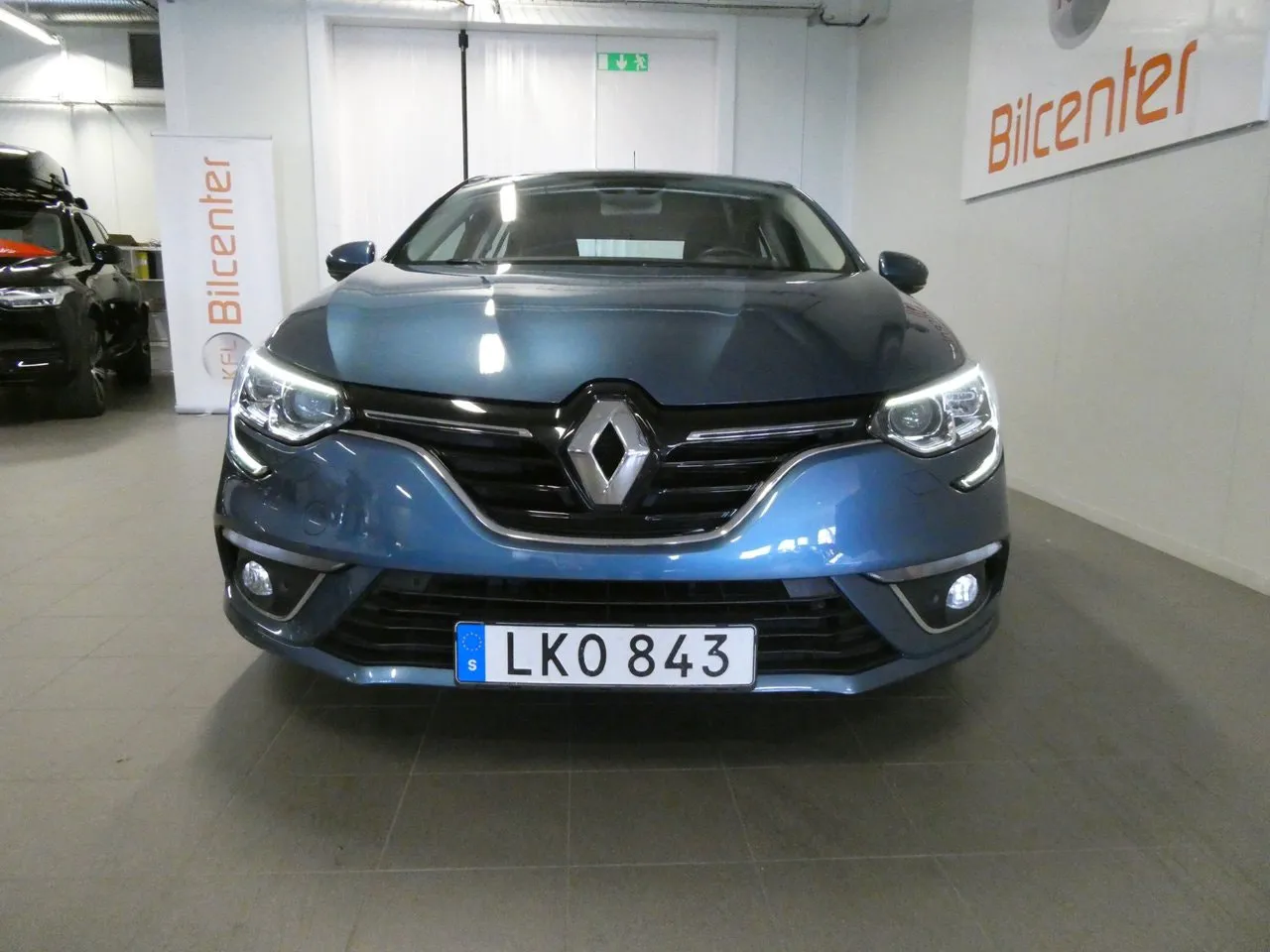 Vehicle image 10