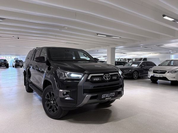 Toyota Hilux Dubbelhytt 2.8 4WD Invincible Leasbar Kåpa Webasto Värm - 2023