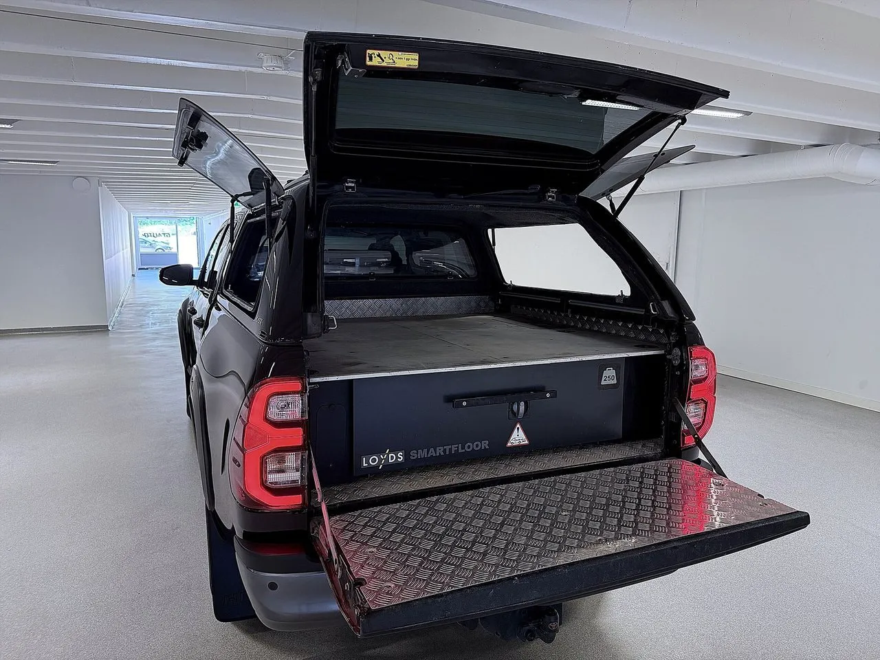 Vehicle image 30