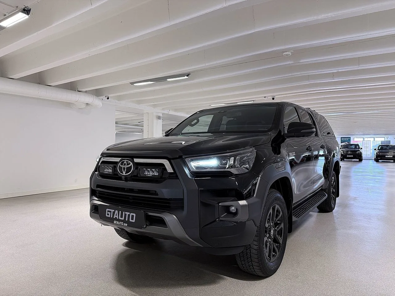 Vehicle image 8