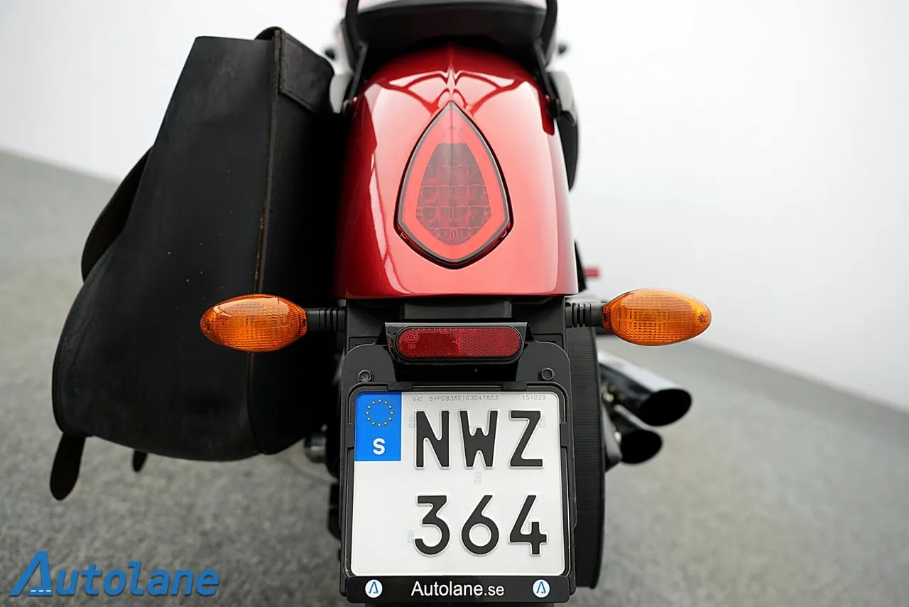 Vehicle image 15