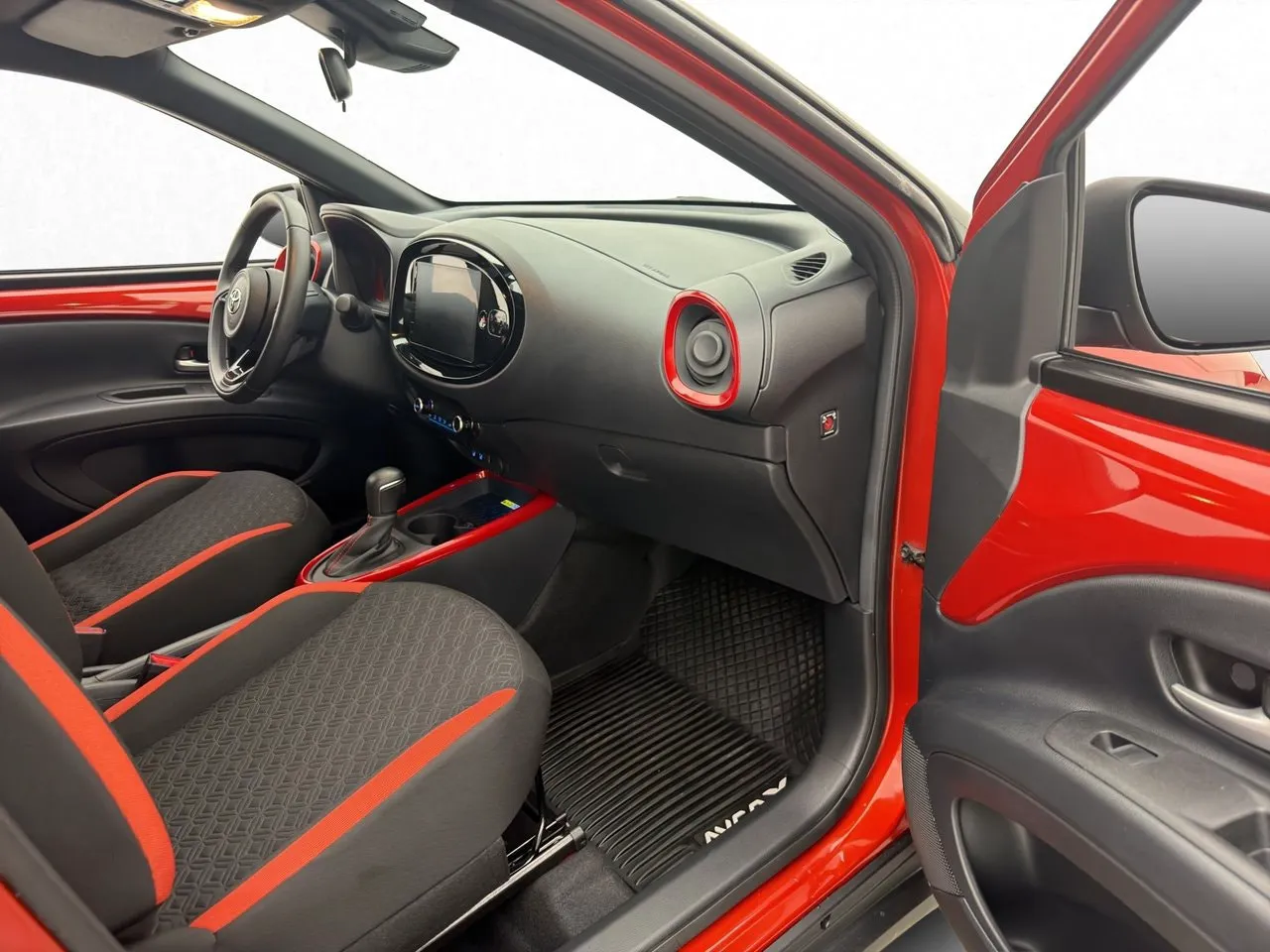 Vehicle image 13