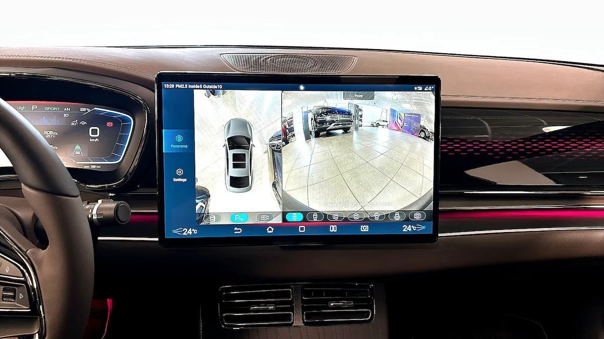 Vehicle image 11