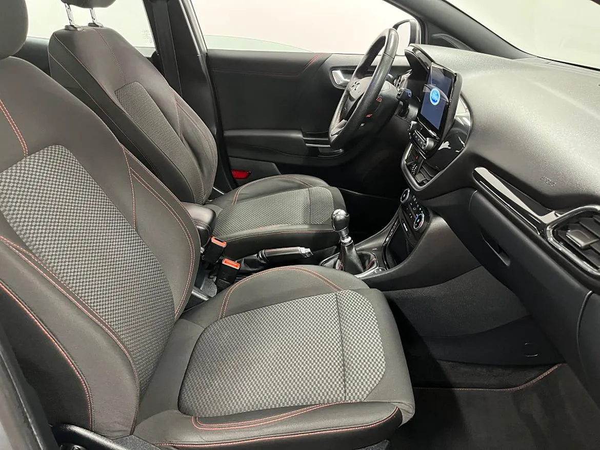 Vehicle image 16