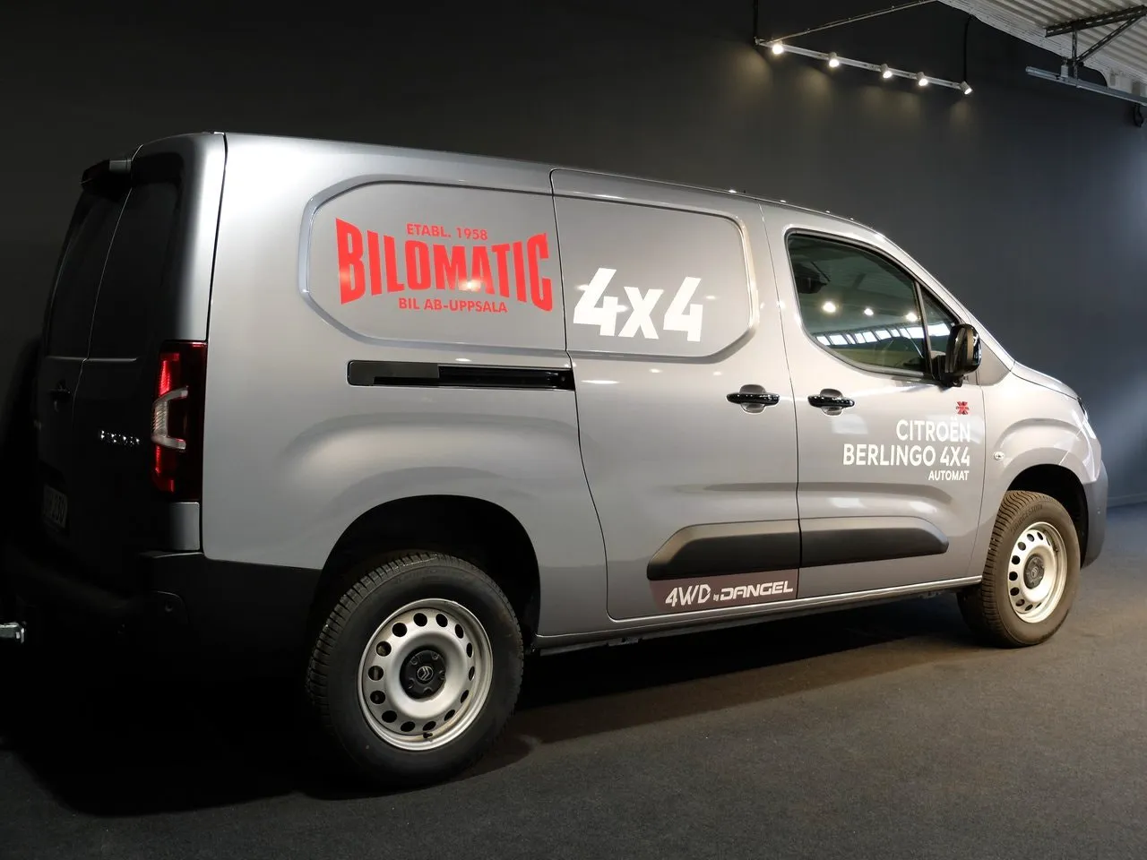 Vehicle image 8