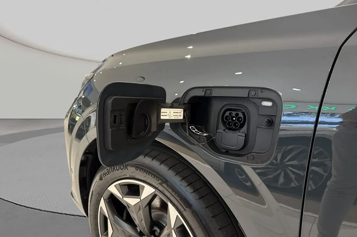 Vehicle image 21
