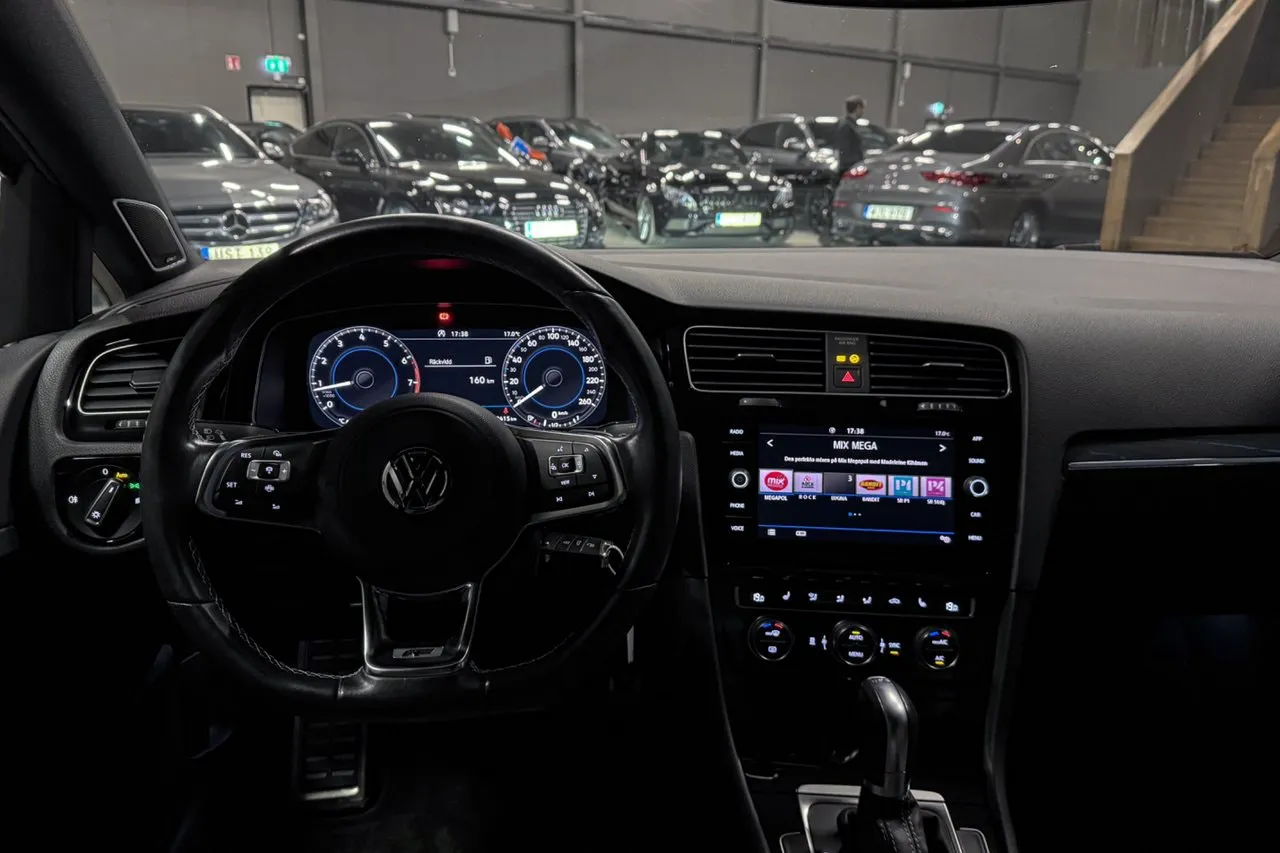 Vehicle image 14