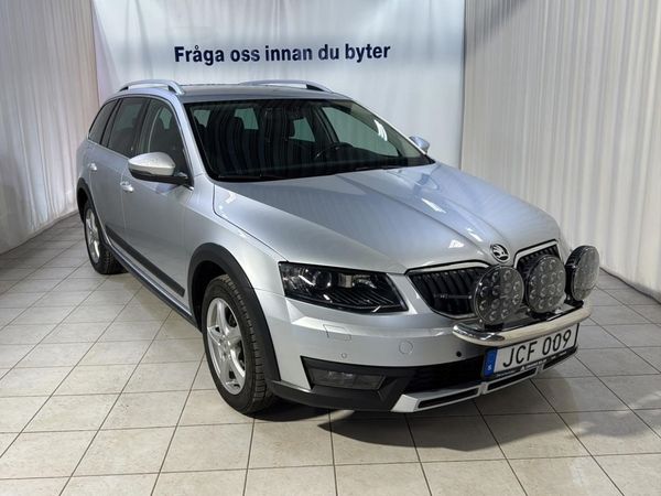 Skoda Octavia SCOUT 2,0TDI 4X4 Automat Dragkrok - 2016