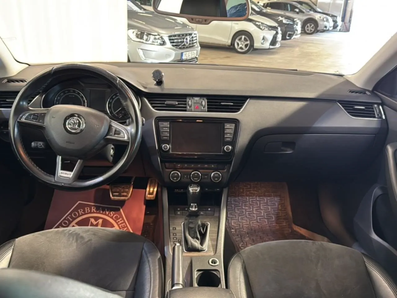 Vehicle image 10