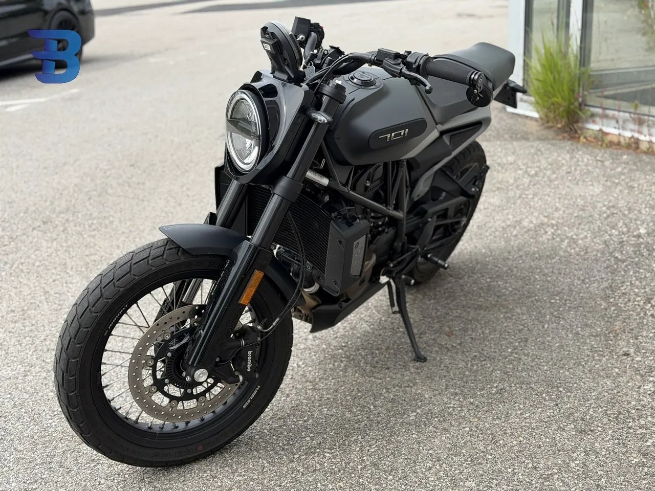 Vehicle image 6