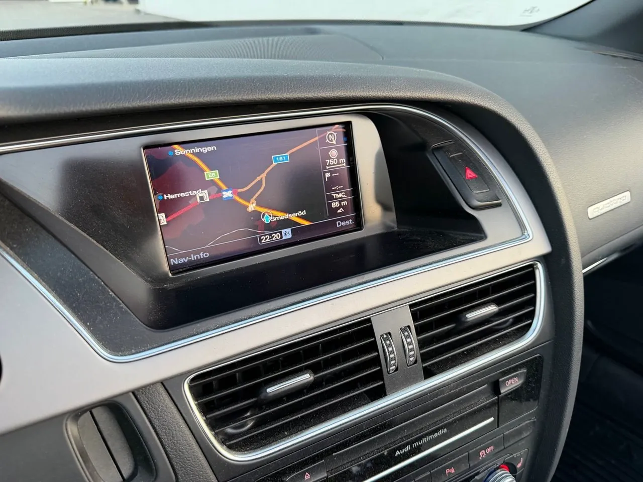 Vehicle image 30