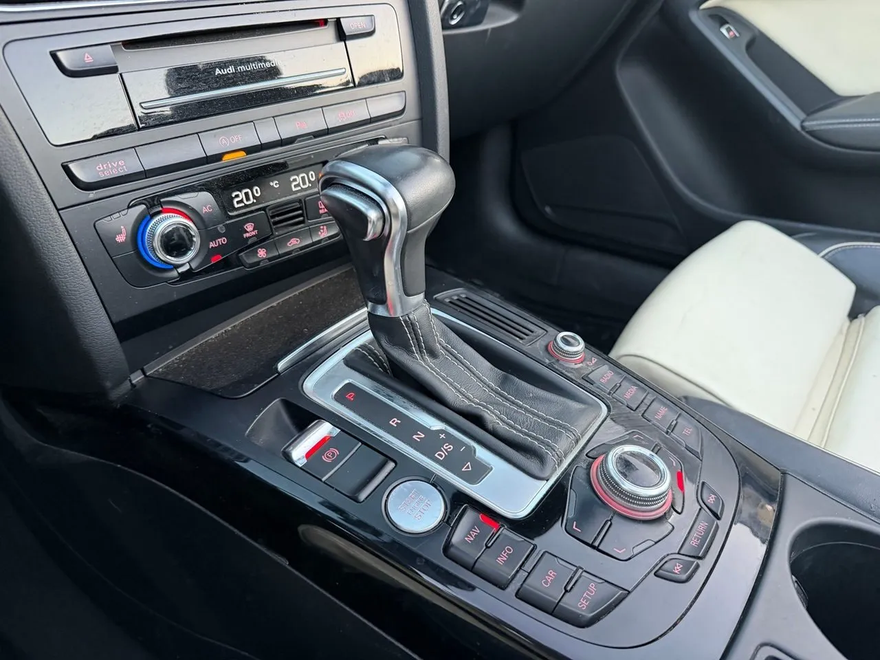 Vehicle image 32