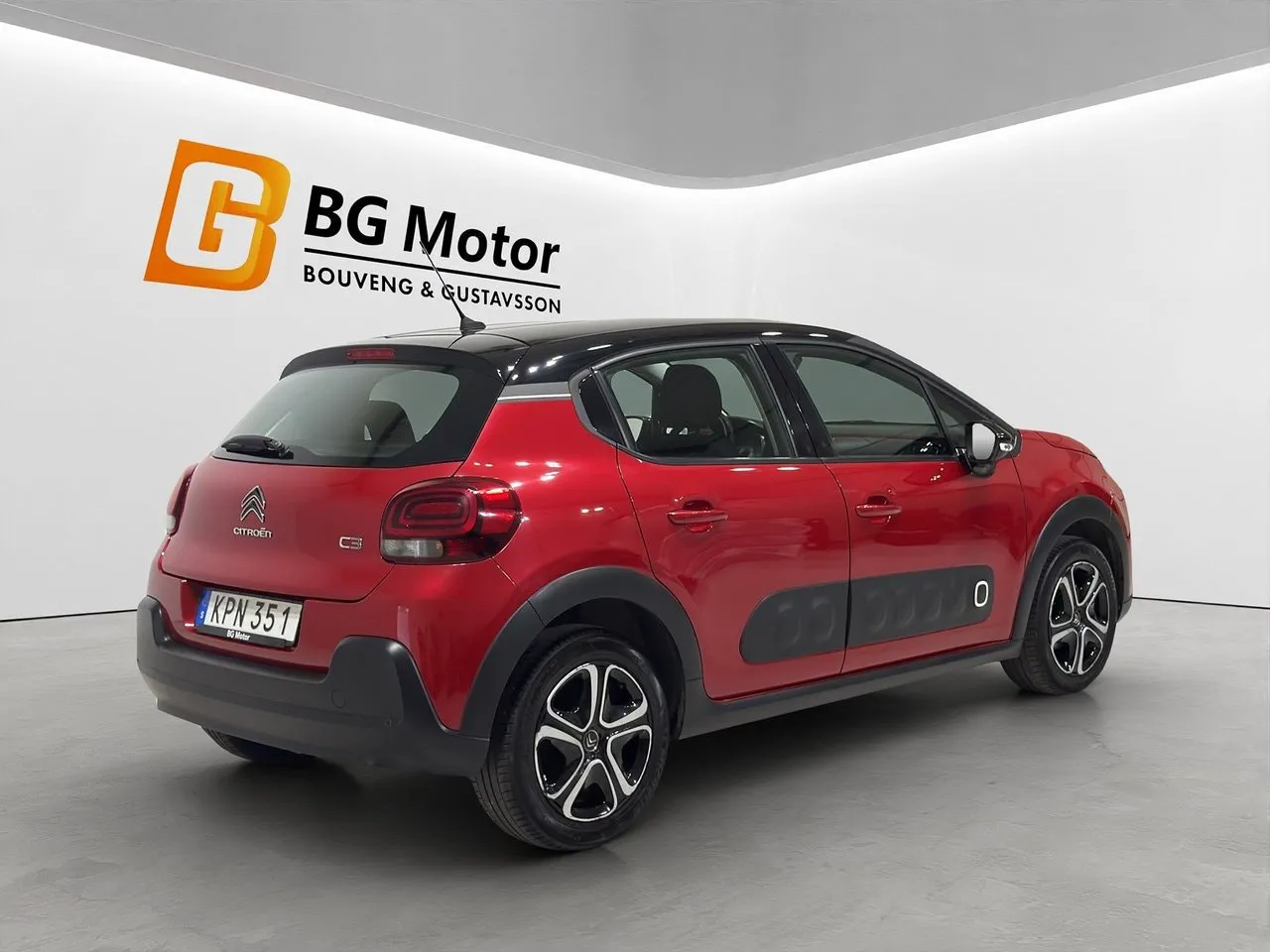 Vehicle image 3