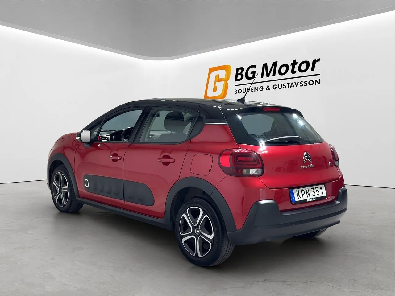 Vehicle image 5