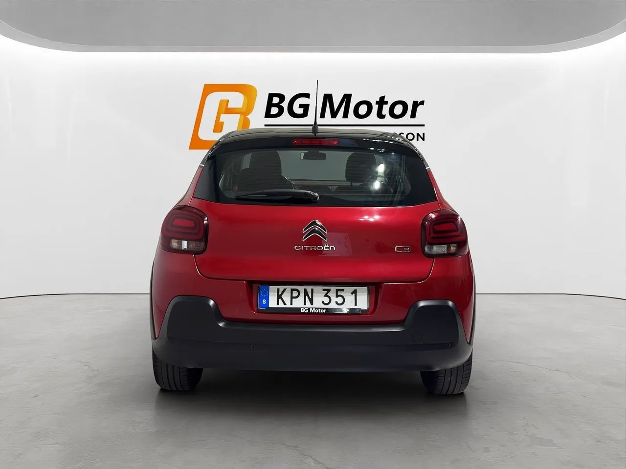 Vehicle image 4