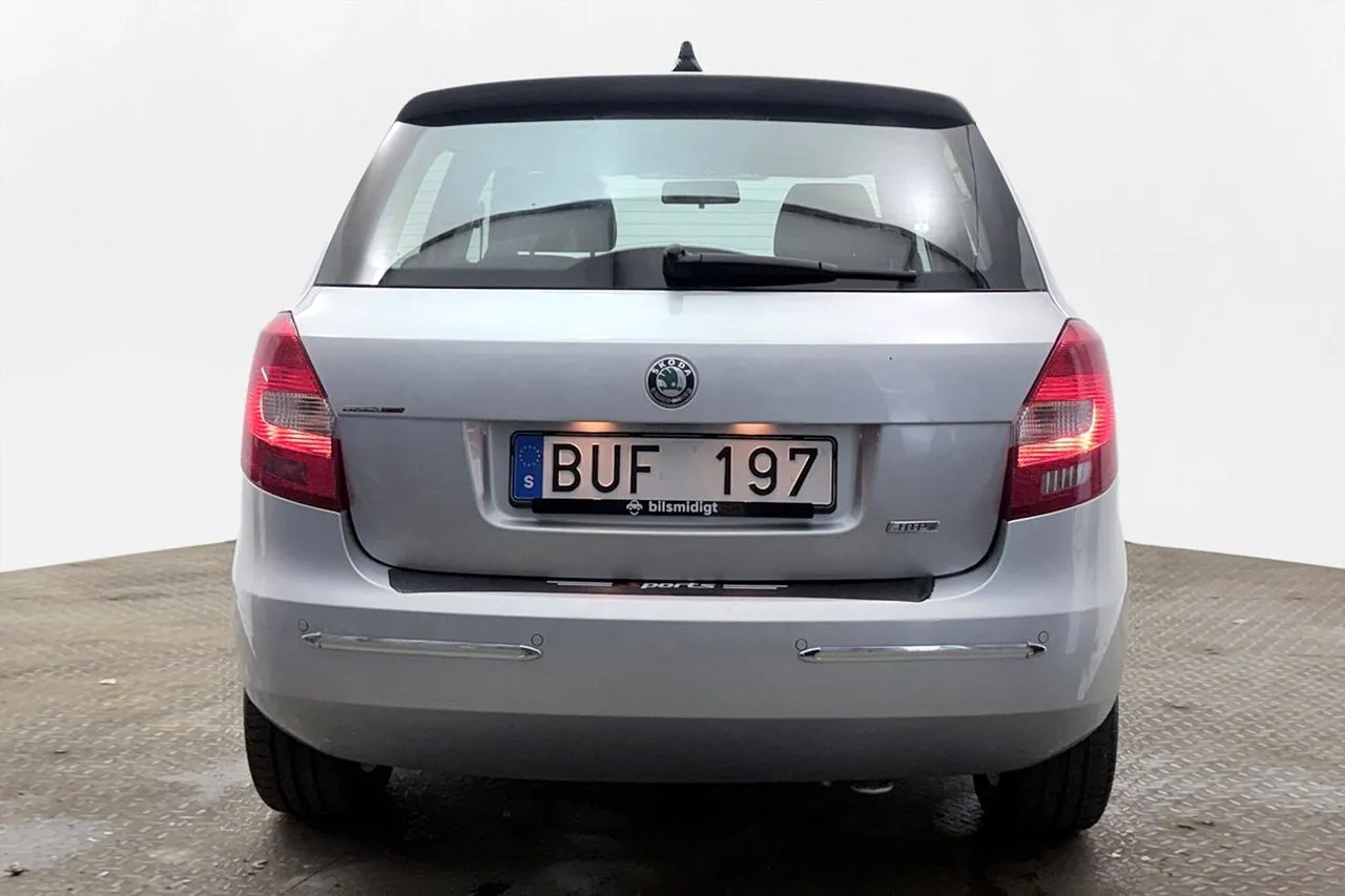 Vehicle image 5