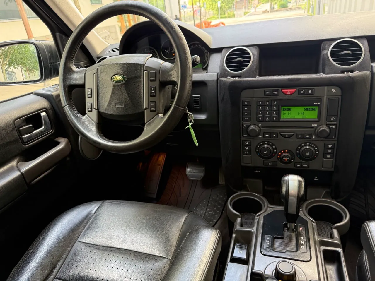 Vehicle image 15