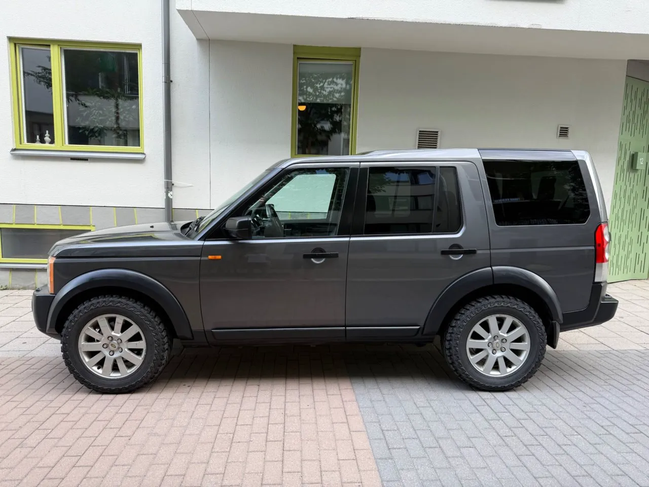Vehicle image 4