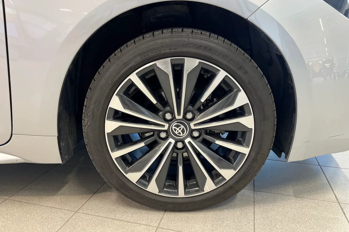 Vehicle image 16