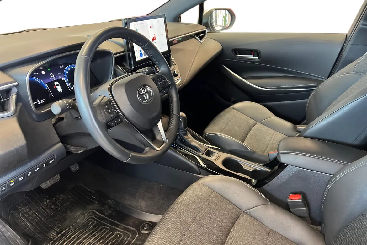 Vehicle image 13