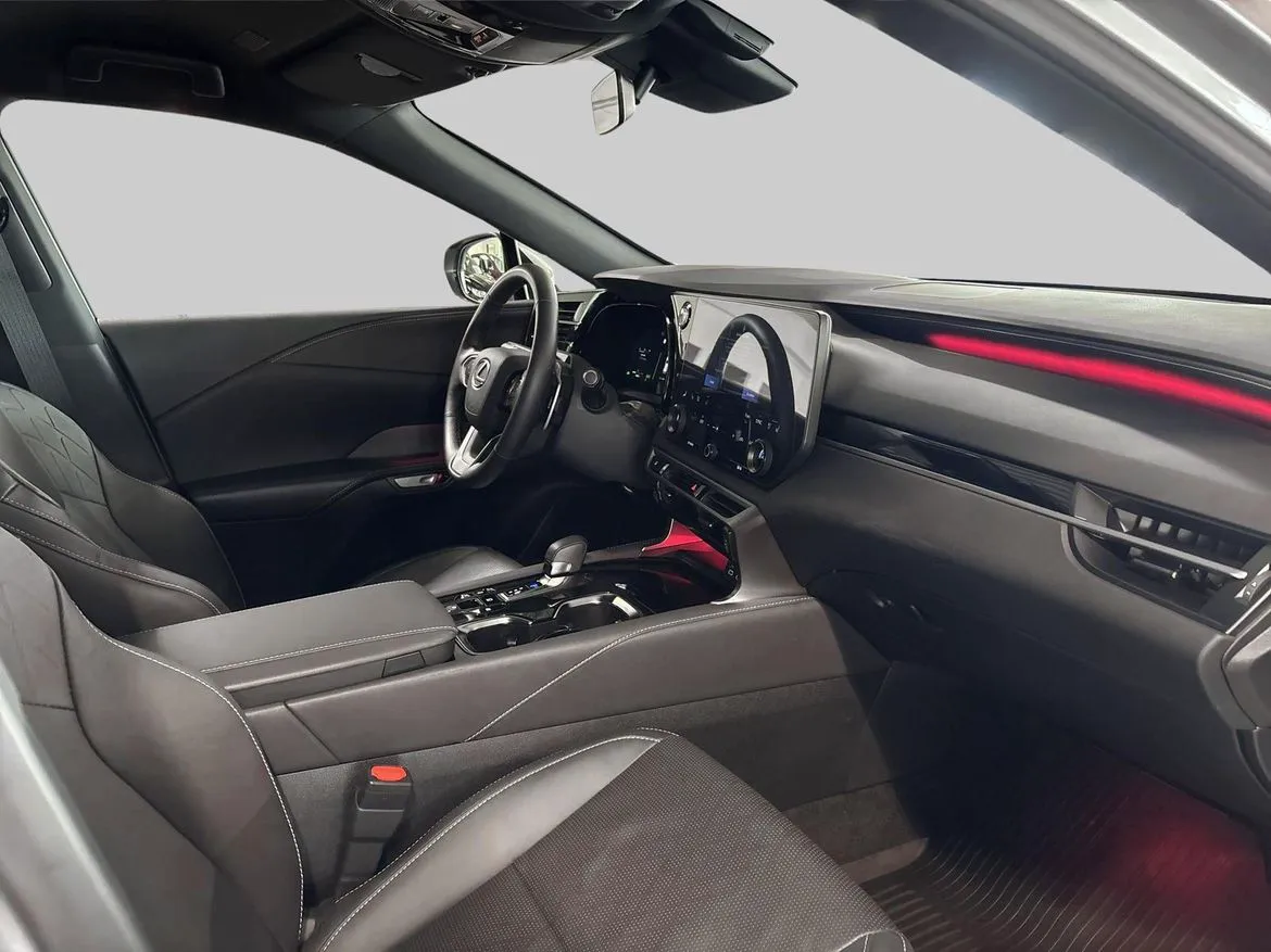 Vehicle image 8