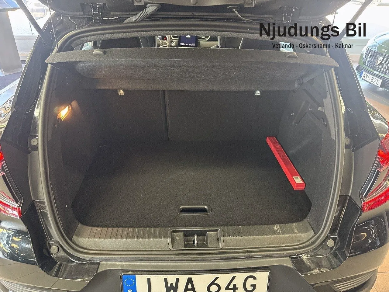 Vehicle image 9