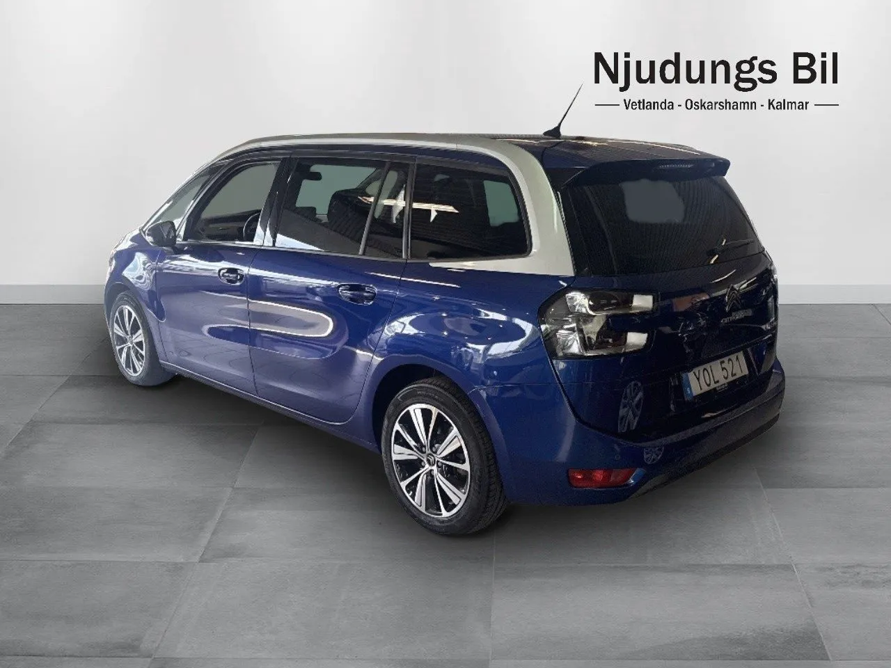 Vehicle image 3