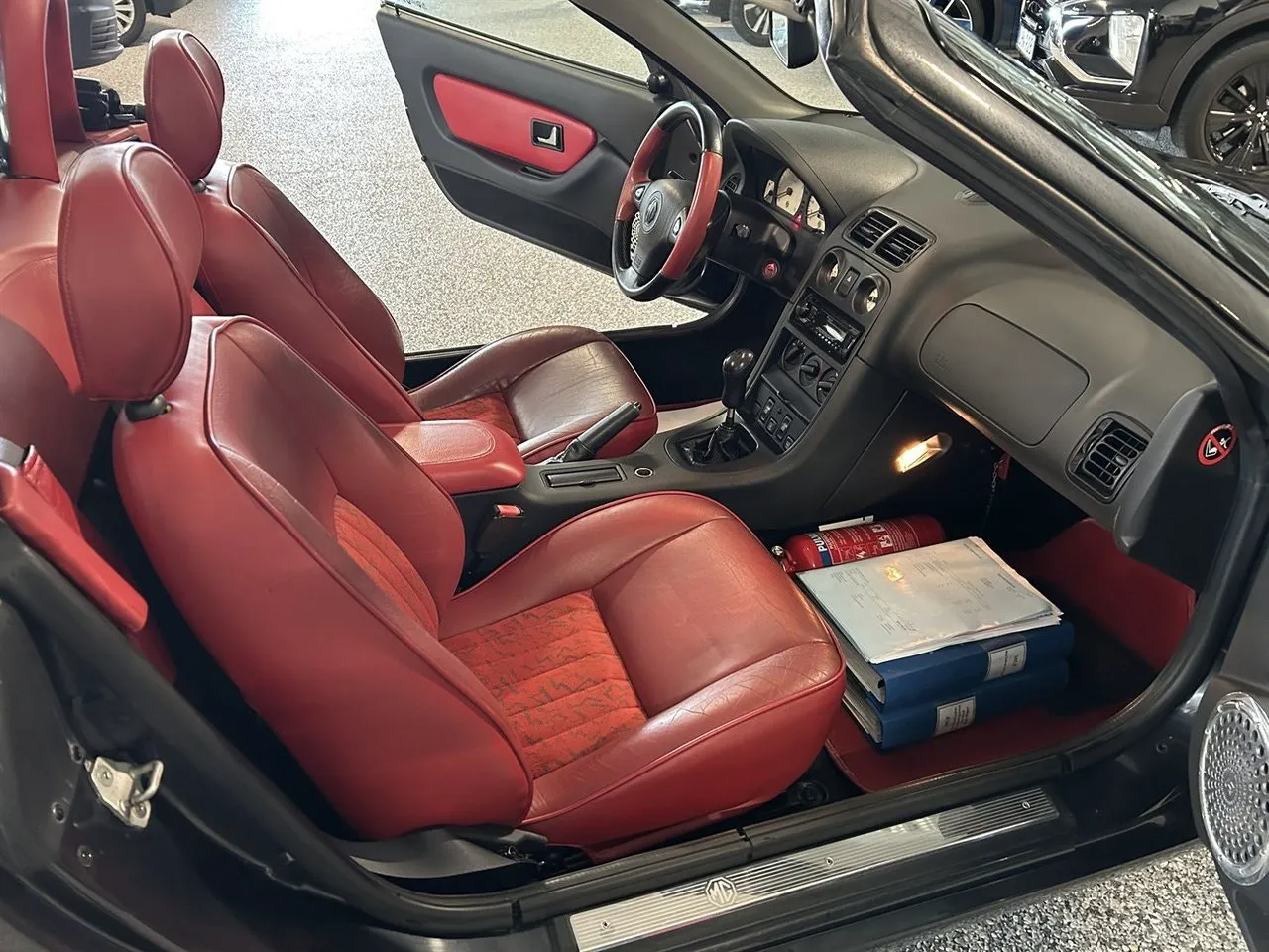 Vehicle image 16