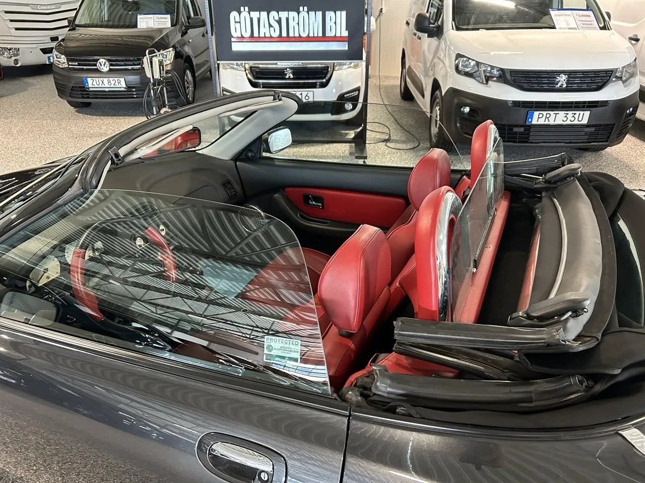 Vehicle image 10